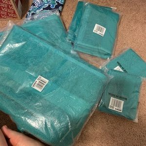Kohl’s teal towel set